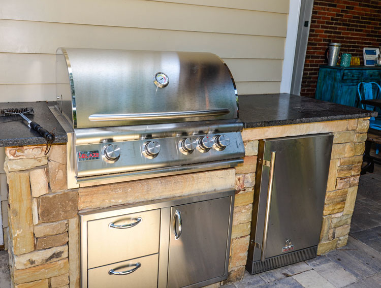 Cooker and outdoor kitchen in Atlanta