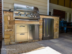 Built-in grill with a mini refrigerator built-in grill