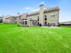 Sun room in Atlanta, with patio and garden